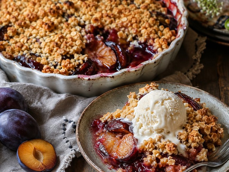 Plommonpaj med smulpaj-topping